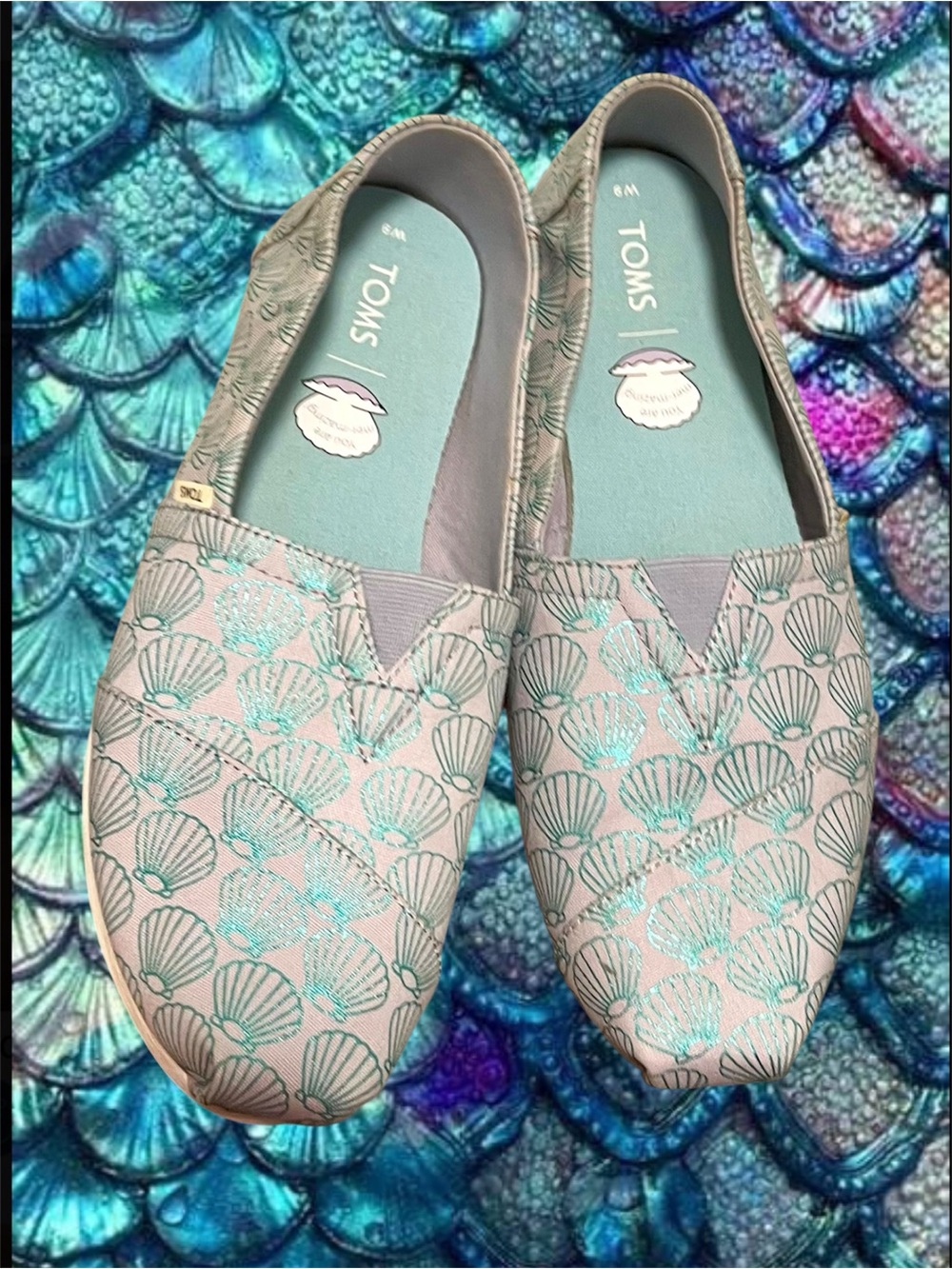 TOMS Women's Limited Edition Alpargata flats "Mer-mazing" seashell print size 9
